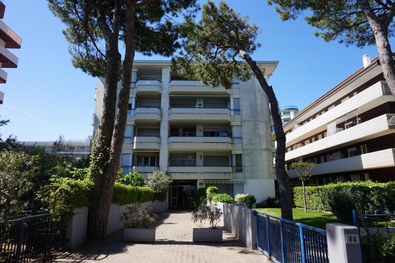 Residence Eva Lignano Sabbiadoro Extérieur photo