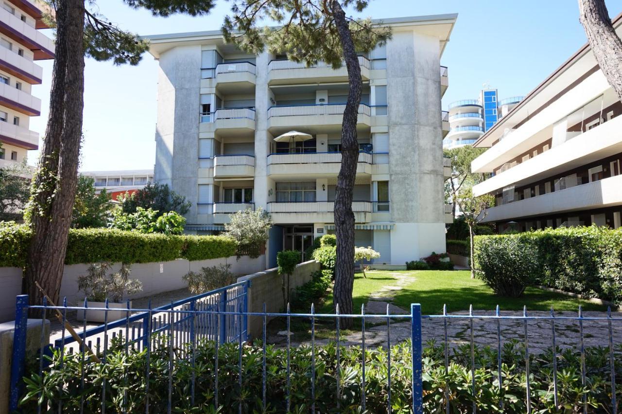 Residence Eva Lignano Sabbiadoro Extérieur photo